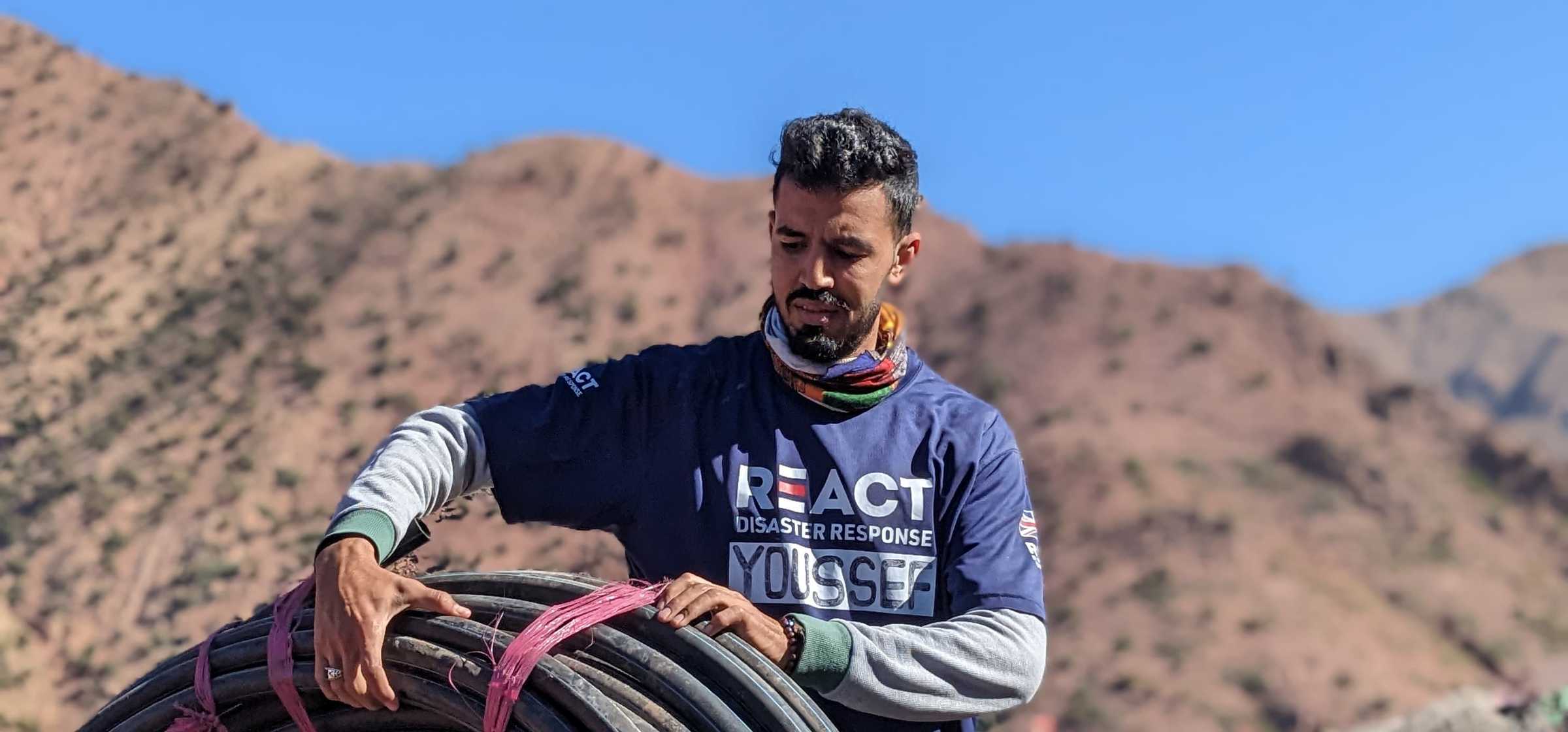 Youssef unloading 300m of water piping for the village of Alfalkou (Annfarkou) 02.jpeg